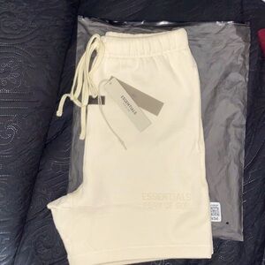 MENS ESSENTIALS SHORTS